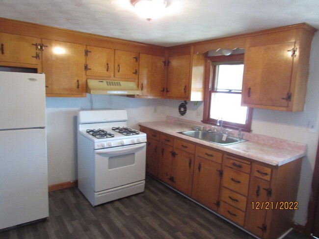 Kitchen image 1 - 22 School St