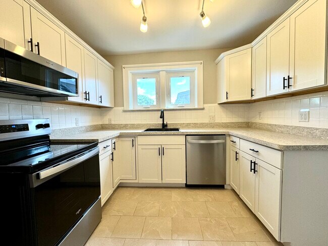 Building Photo - 1446 Collins Ave