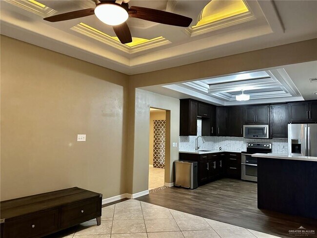 Building Photo - 425 E Nebraska Rd