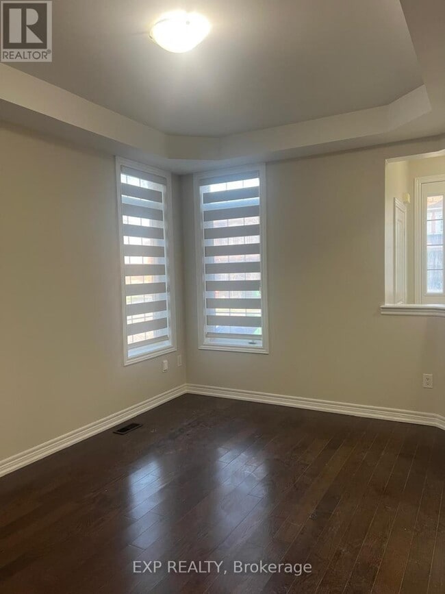 Building Photo - 10 Dufay Rd