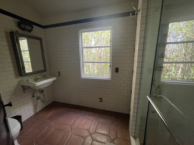 Building Photo - 232 E Los Olivos St