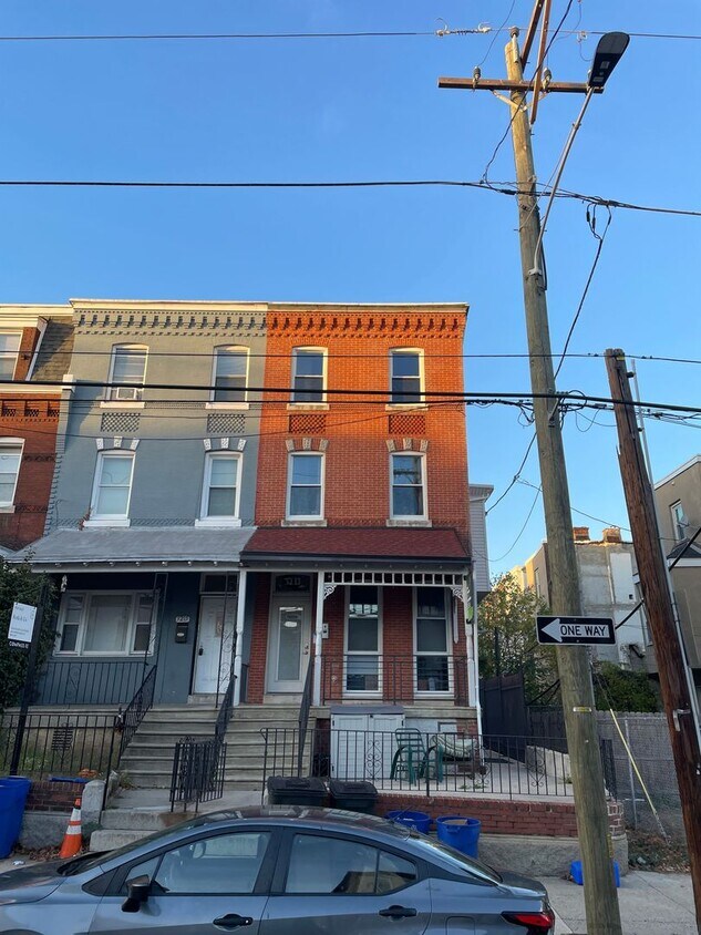 Foto principal - 3213 Haverford Ave
