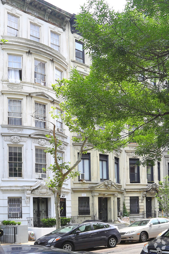 Primary Photo - 25 W 85th St