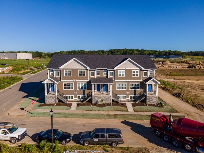 Building Photo - 4856 Romaine Rd