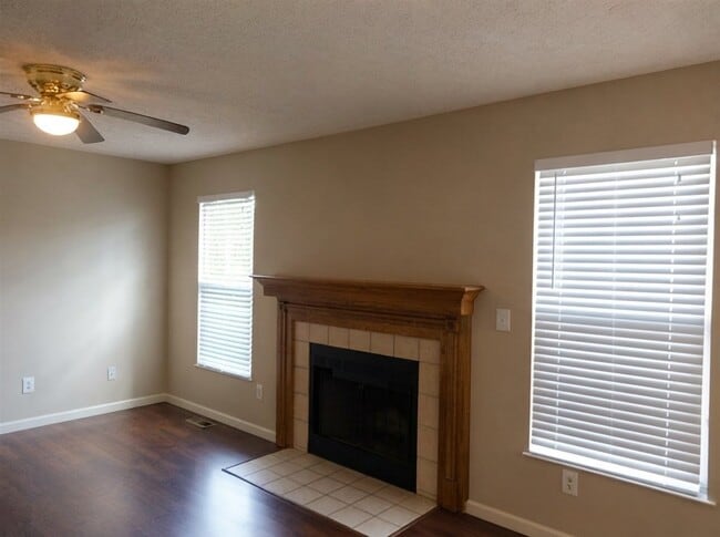 Building Photo - 13861 Carlstead Dr NW