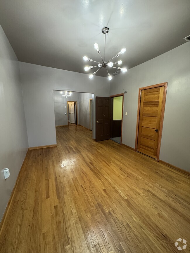 Building Photo - 3636 S Hermitage Ave