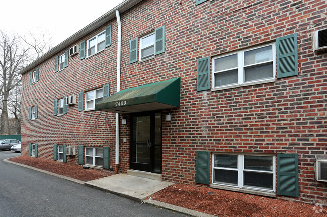 Building Photo - Oxford Plaza Apartments