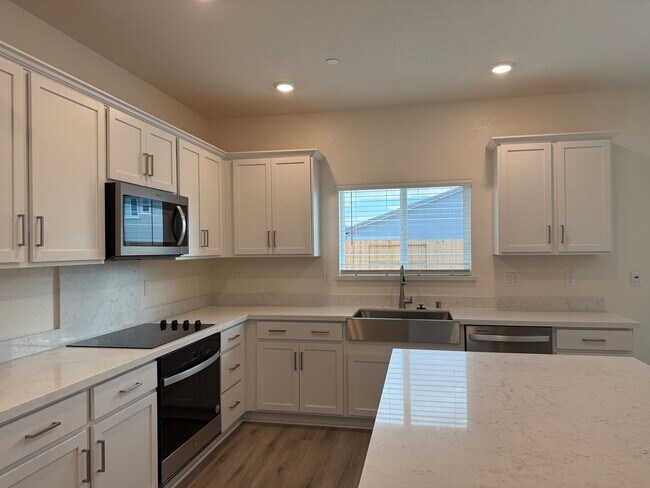 Foto del edificio - Beautiful 5 bed 3 bath located in West Ros...