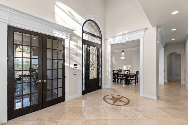 Building Photo - 1400 Camelback