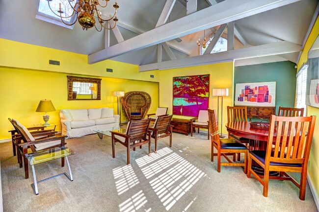 Building Photo - 89 Pine St