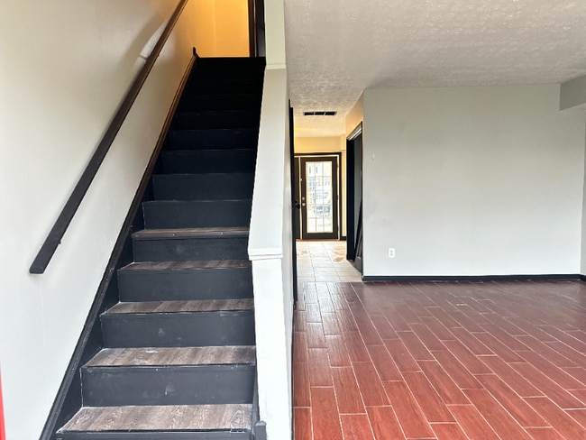 Building Photo - 1600 Worthington Row Dr