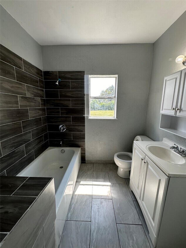 Foto del edificio - 1411 Miles St