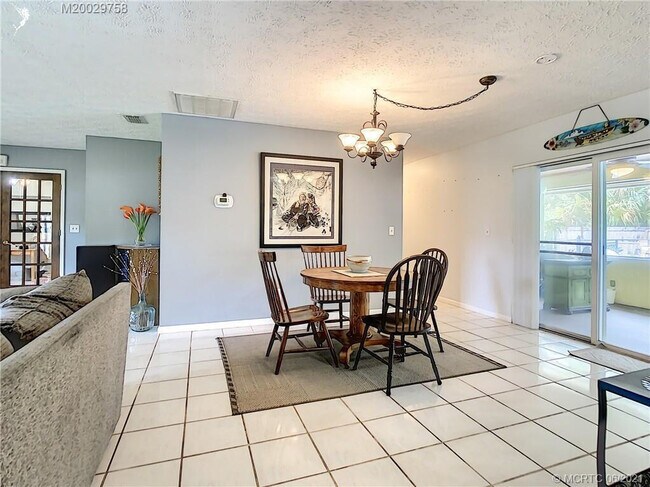 Foto del edificio - 1914 SW Flower Ln