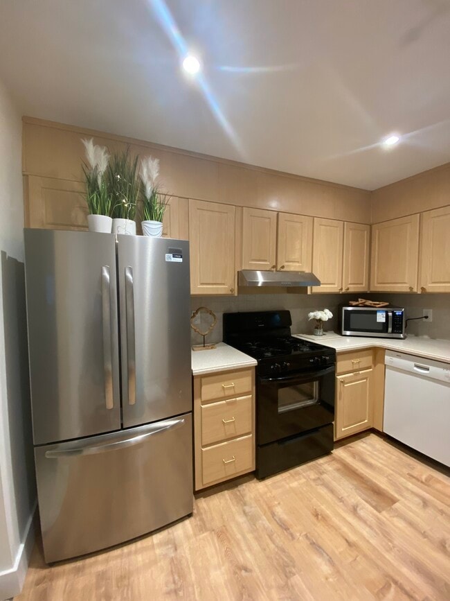 Building Photo - 61 Fulton St