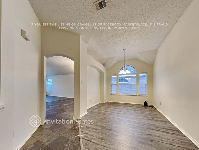 Foto del edificio - 4424 Stepping Stone Dr