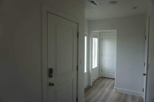 Foto del edificio - Layton Townhome 3 Bed 2.5 Bath