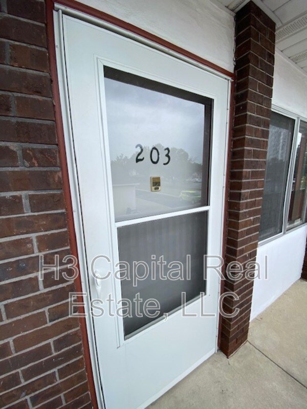 Building Photo - 1306 9th St