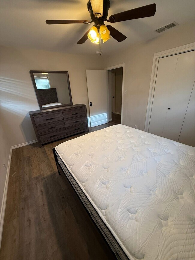 Foto del edificio - 4511 Spencer Dr