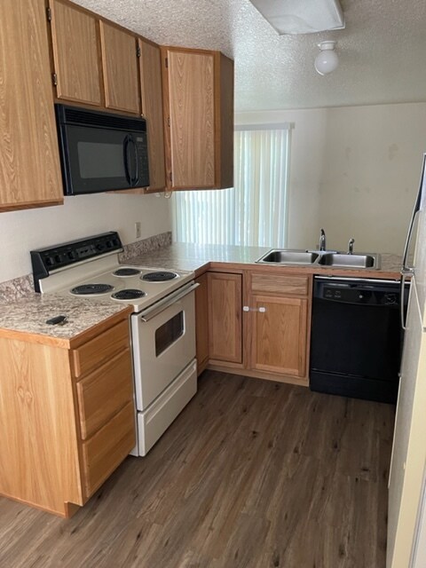 Foto principal - 784 Bolton St