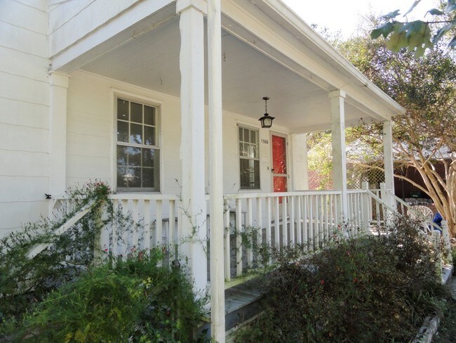 Building Photo - 1506 Pinehurst Blvd