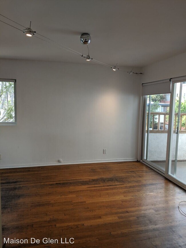 Building Photo - 1238 Barry Ave