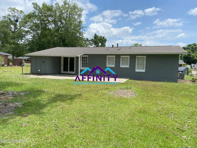 Building Photo - 3719 Meadowlark Dr