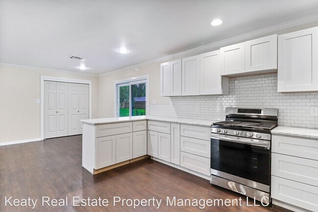 Building Photo - 4 br, 2.5 bath House - 209 Woodvale Avenue