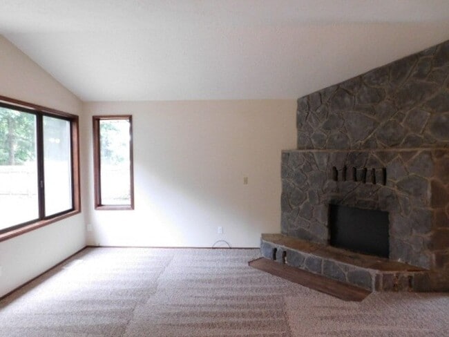 Building Photo - 3Bd/2Ba Single Story House - Available Soon!