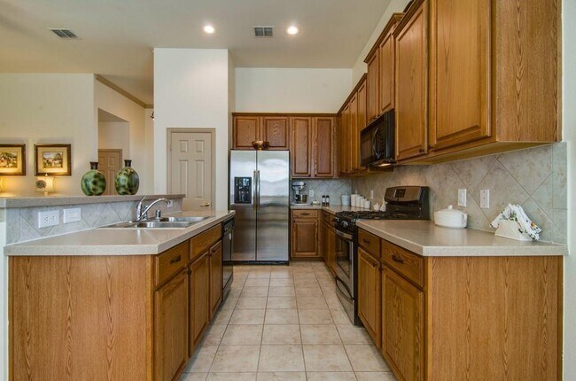 Building Photo - 717 Scenic Ranch Cir