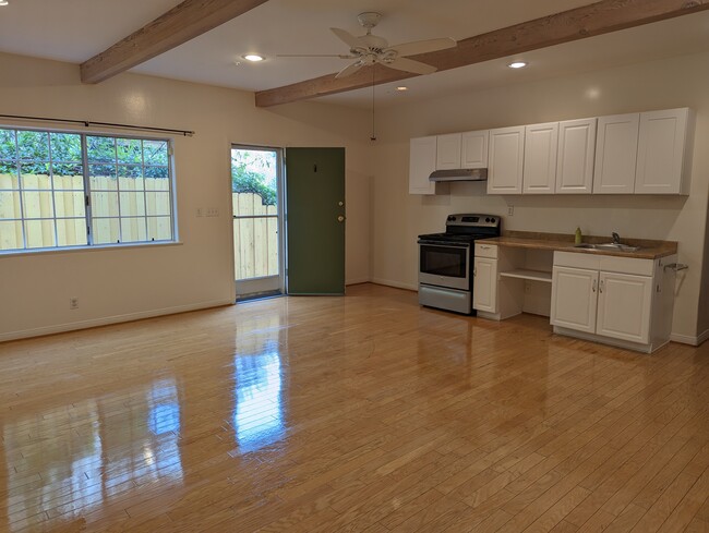 Building Photo - 9320 Hartman Way