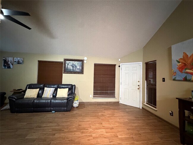 Building Photo - 11835 Greencanyon Dr