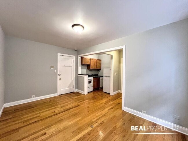 Building Photo - 0 bedroom in CHICAGO IL 60657