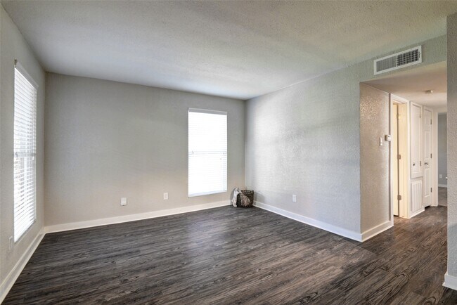 Foto del edificio - 8787 Hammerly Blvd