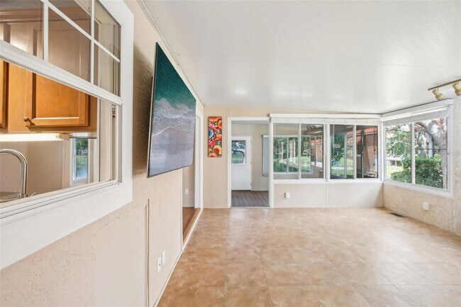 Foto del edificio - 6621 La Mesa Rd