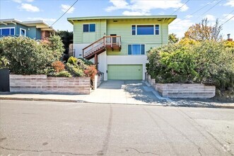 Building Photo - 2352 Carquinez Ave