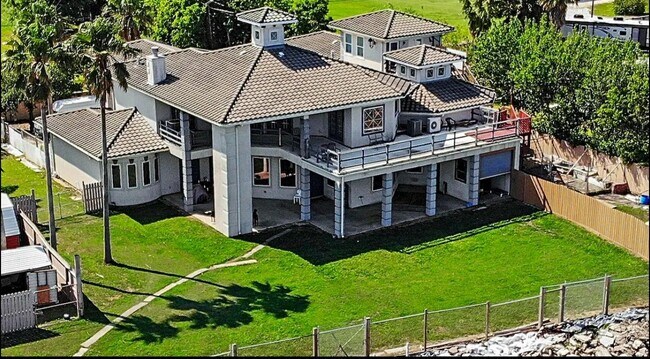 Foto del edificio - 135 1st St