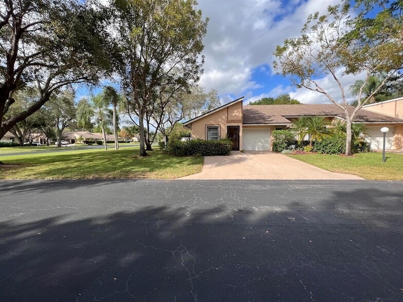 Photo - 8593 Raintree Ct