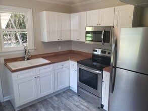 Building Photo - 4 Country Squire Ct