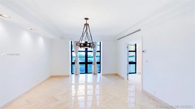 Building Photo - 5500 Collins Ave