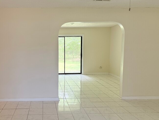 Foto del edificio - 7700 Elder Ferry Rd
