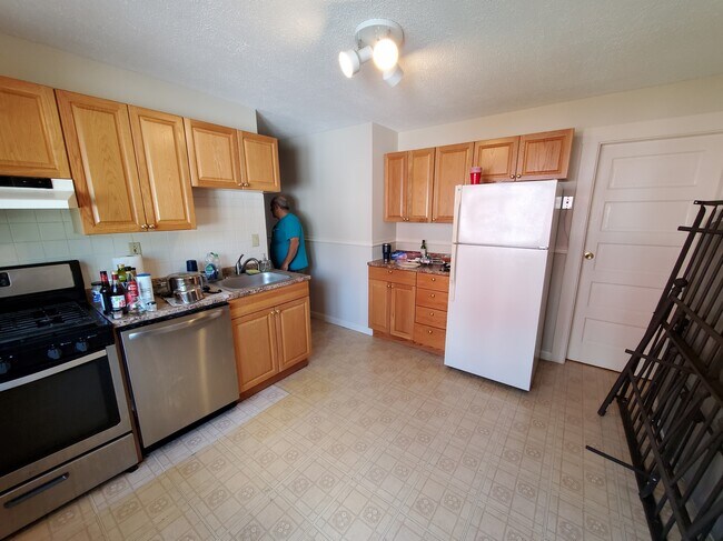Building Photo - 23 Thorndike St