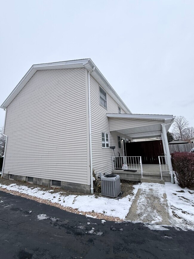 Foto del edificio - 5885 Callaway Cir