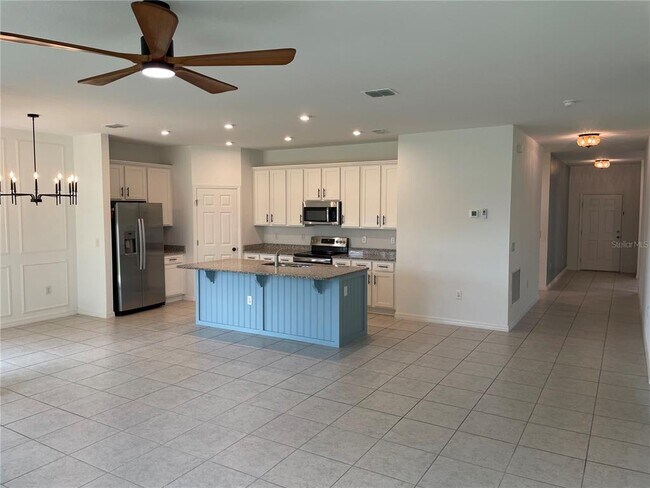 Building Photo - 689 Crown Rose Dr