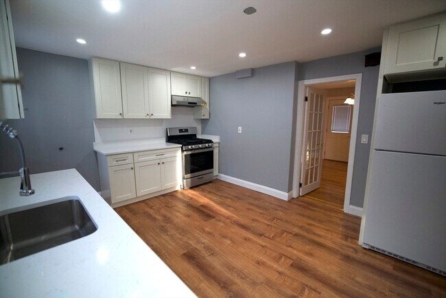 Foto del edificio - 221 S Central Ave