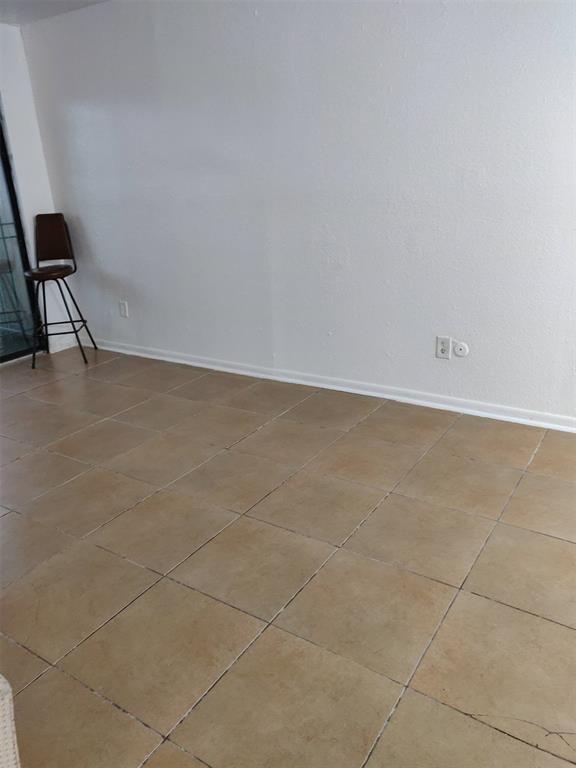 Foto del edificio - 8405 Wilcrest Dr