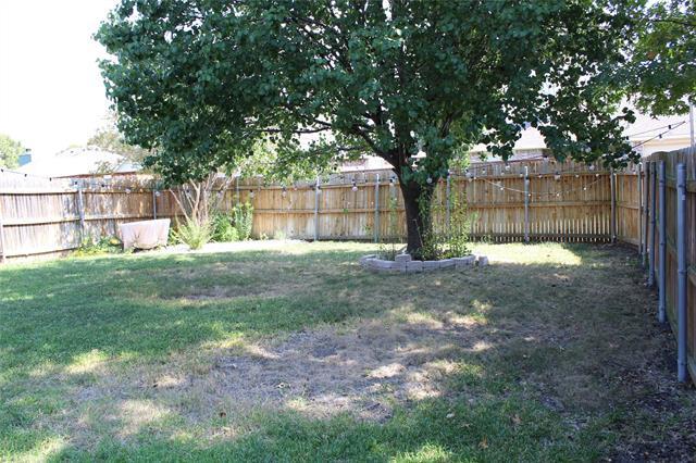 Foto del edificio - 7214 Maplewood Dr