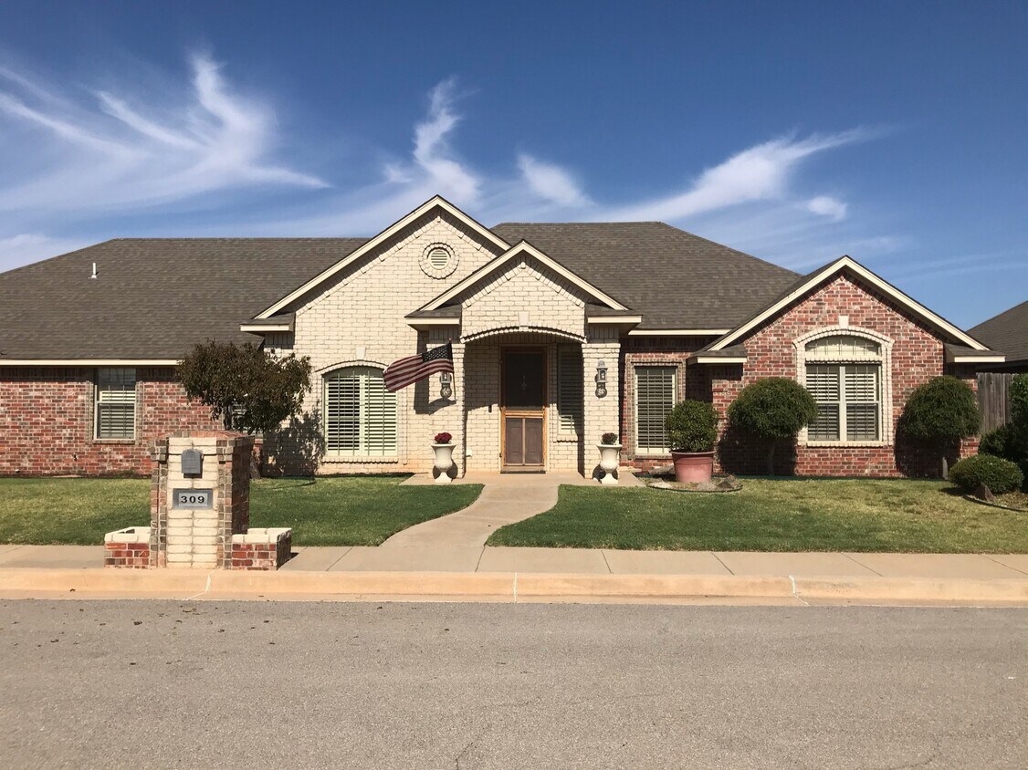 Primary Photo - 309 Mesa Verde Ct