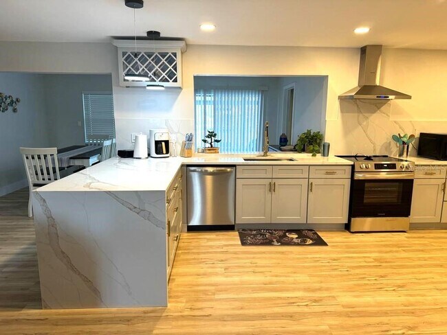 Foto del edificio - 6442 Fabian Rd