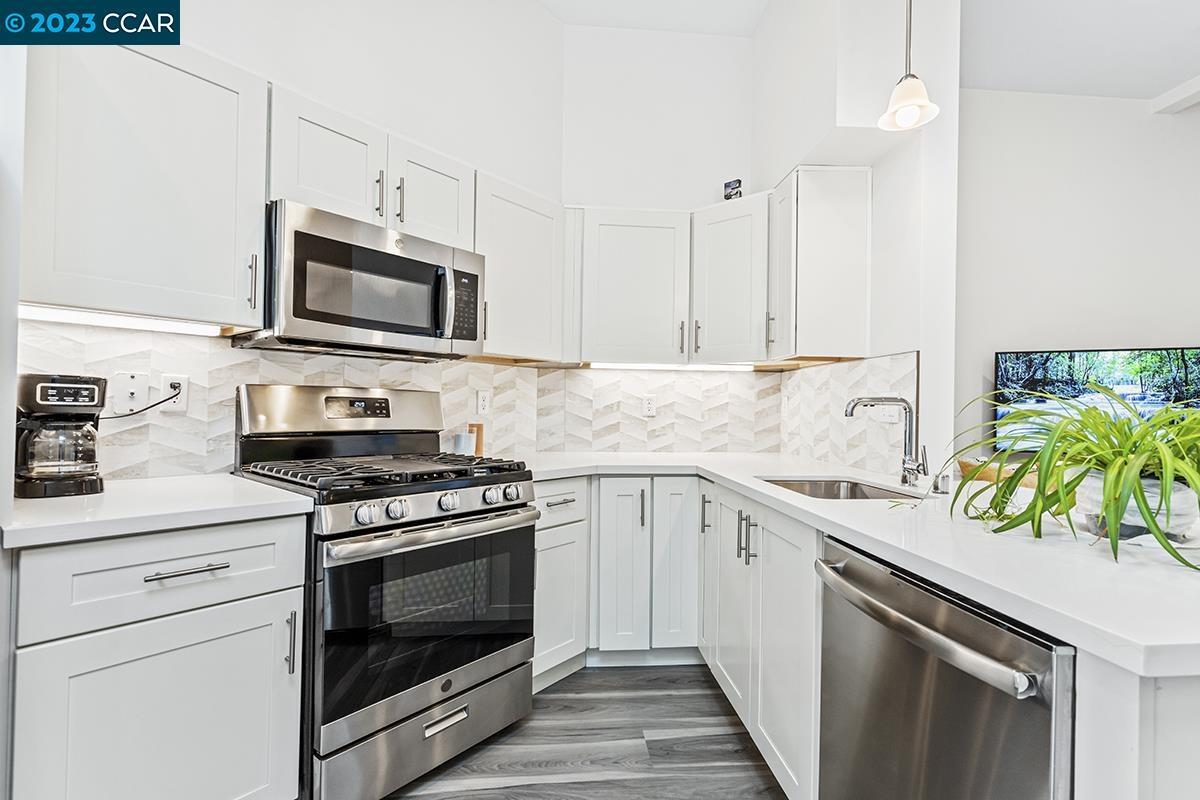 410 ster St Unit 6, Oakland, CA 94607 Condo for Rent in Oakland, CA