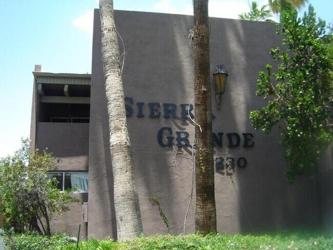 Foto del edificio - Spacious 2 Bed 2 Bath in Townhome! 1st Lev...